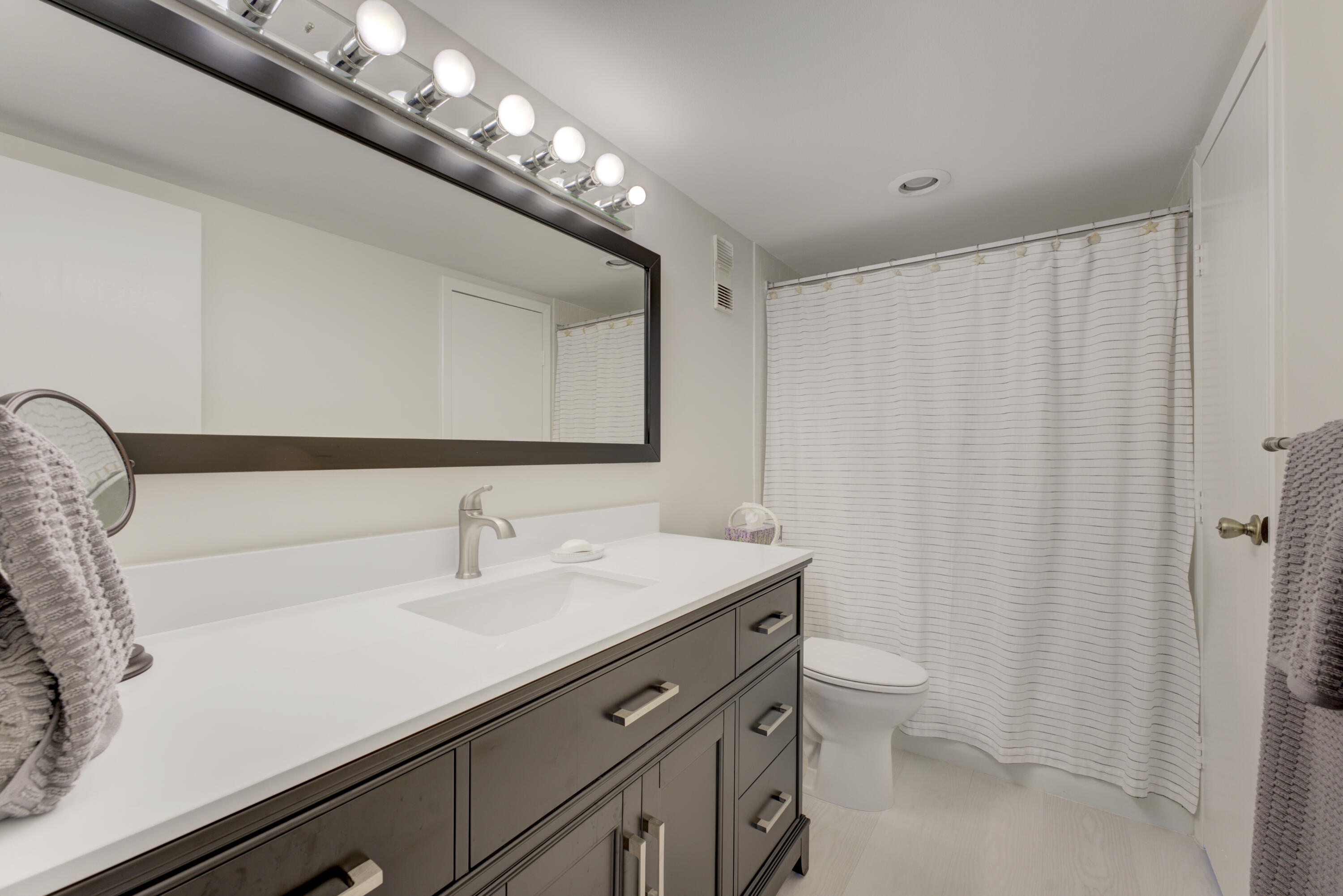 336 Golfview Road, Unit 314 North Palm Beach, FL 33408 - Photo 11 of 16 16_dsc02854_5_6_7_8