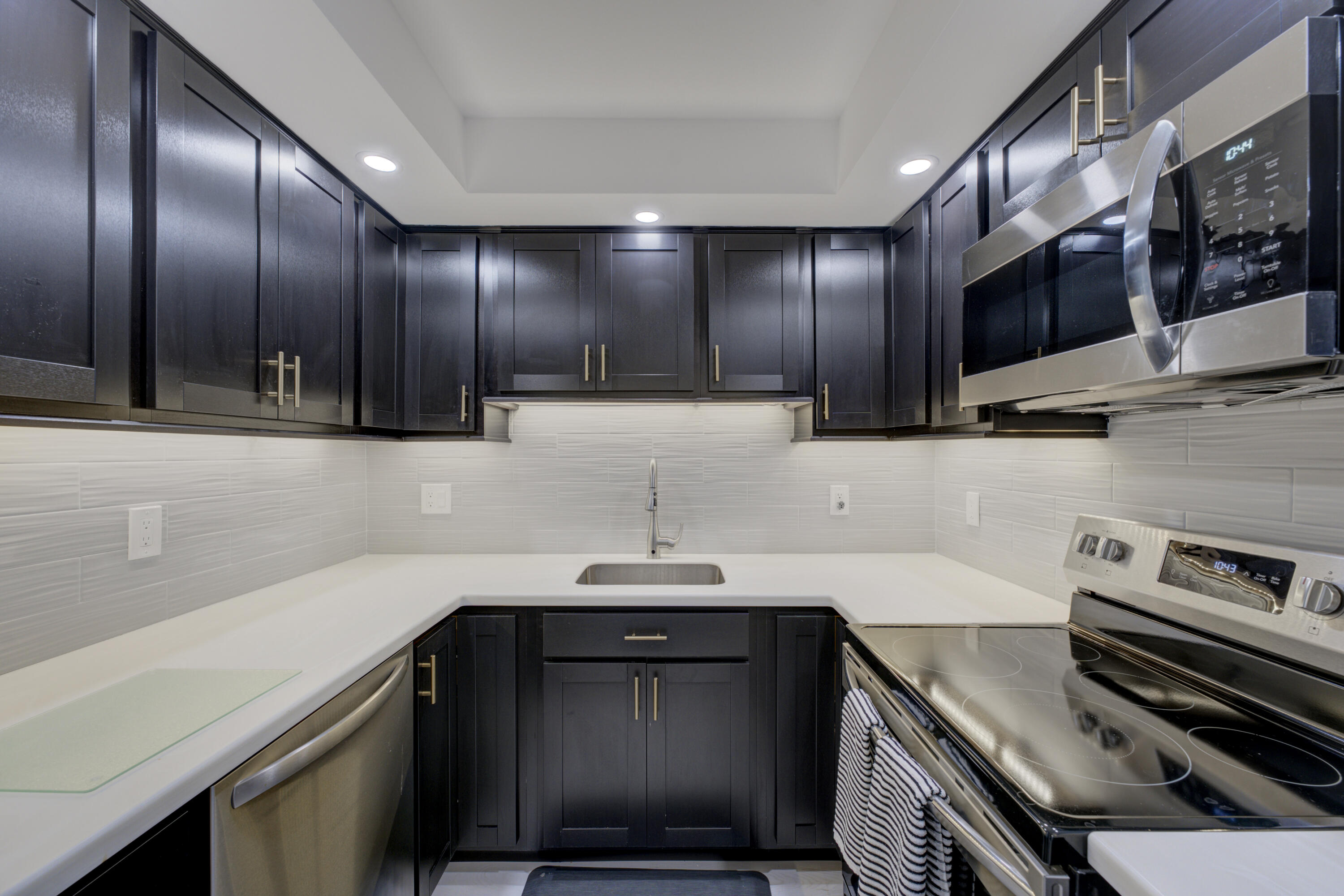 336 Golfview Road, Unit 314 North Palm Beach, FL 33408 - Photo 8 of 16 09_dsc02754_5_6_7_8
