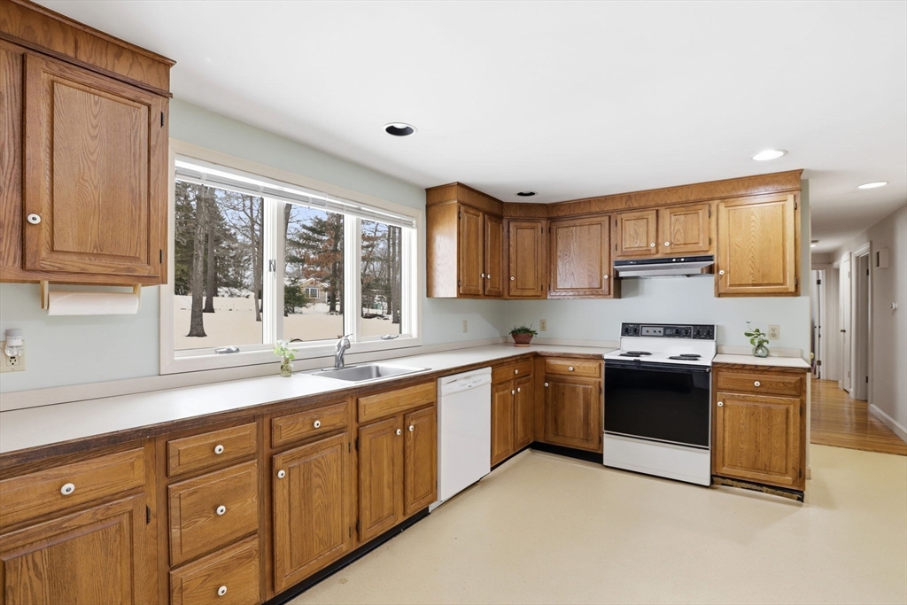 49 Jackson Road Scituate, MA 02066 - Photo 3 of 25