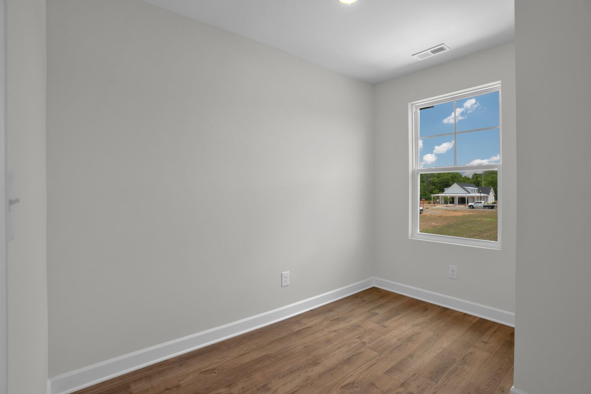 159 Rothwood Pvt Drive Hendersonville, TN 37075 - Photo 22 of 33 an empty room with a window
