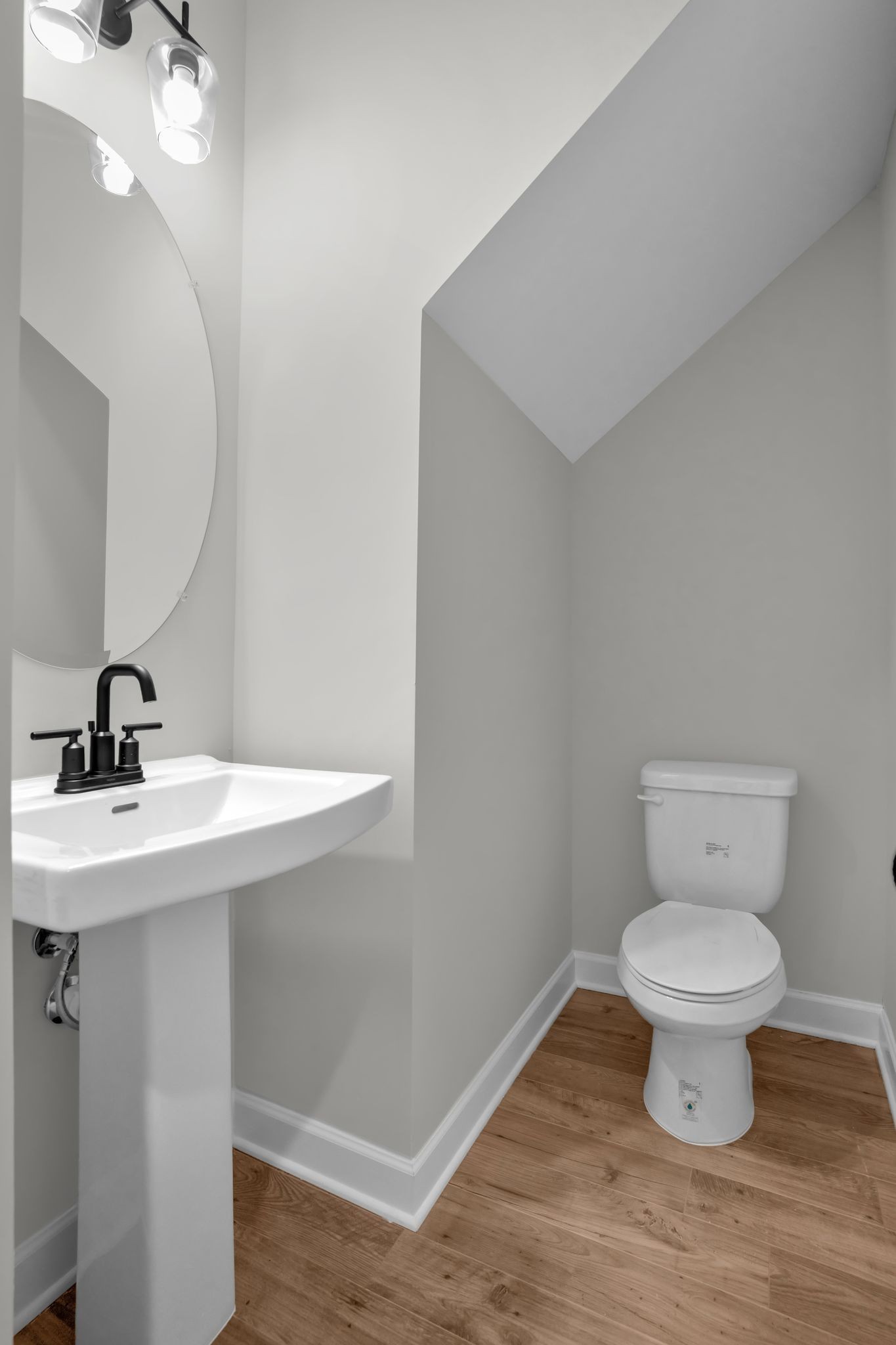 159 Rothwood Pvt Drive Hendersonville, TN 37075 - Photo 7 of 33 a bathroom with a sink toilet and a mirror