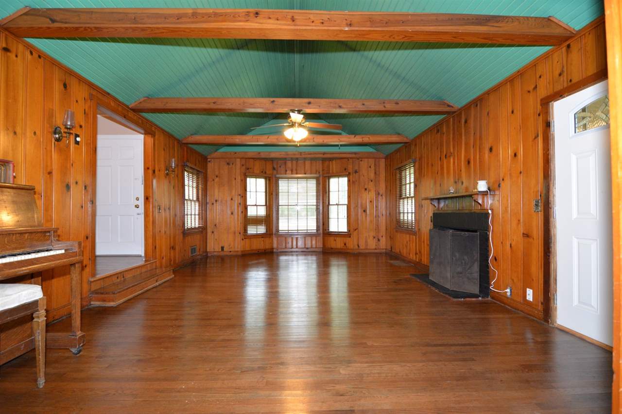 194 North 161 State Road Boonville, IN 47601 - Photo 2 of 32