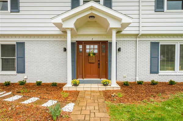 $596,000 | 7 Falconbridge Drive, Pittsford, NY 14534