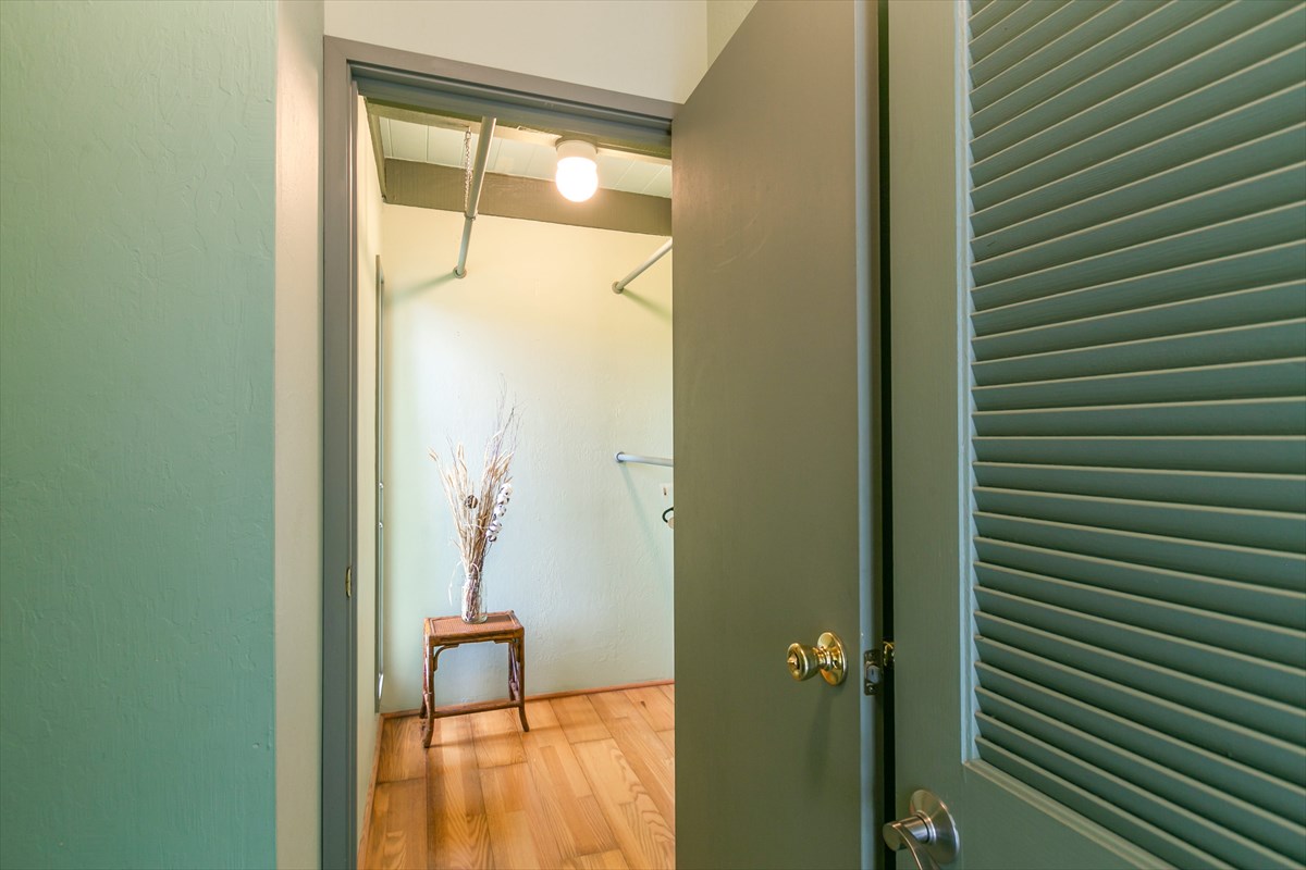 3880 Wyllie Road, Unit 8C Princeville, HI 96722 - Photo 15 of 17 a bathroom with a shower