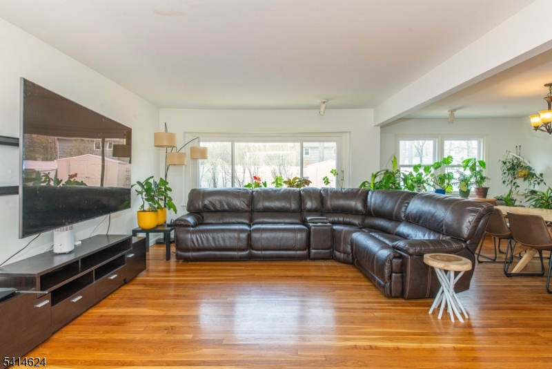 32 Cutler Road Morris Plains, NJ 07950 - Photo 3 of 35