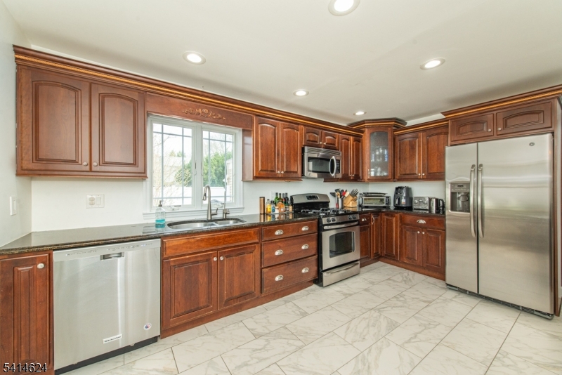 32 Cutler Road Morris Plains, NJ 07950 - Photo 8 of 35