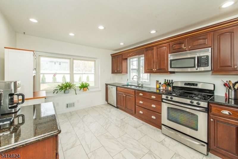 32 Cutler Road Morris Plains, NJ 07950 - Photo 9 of 35