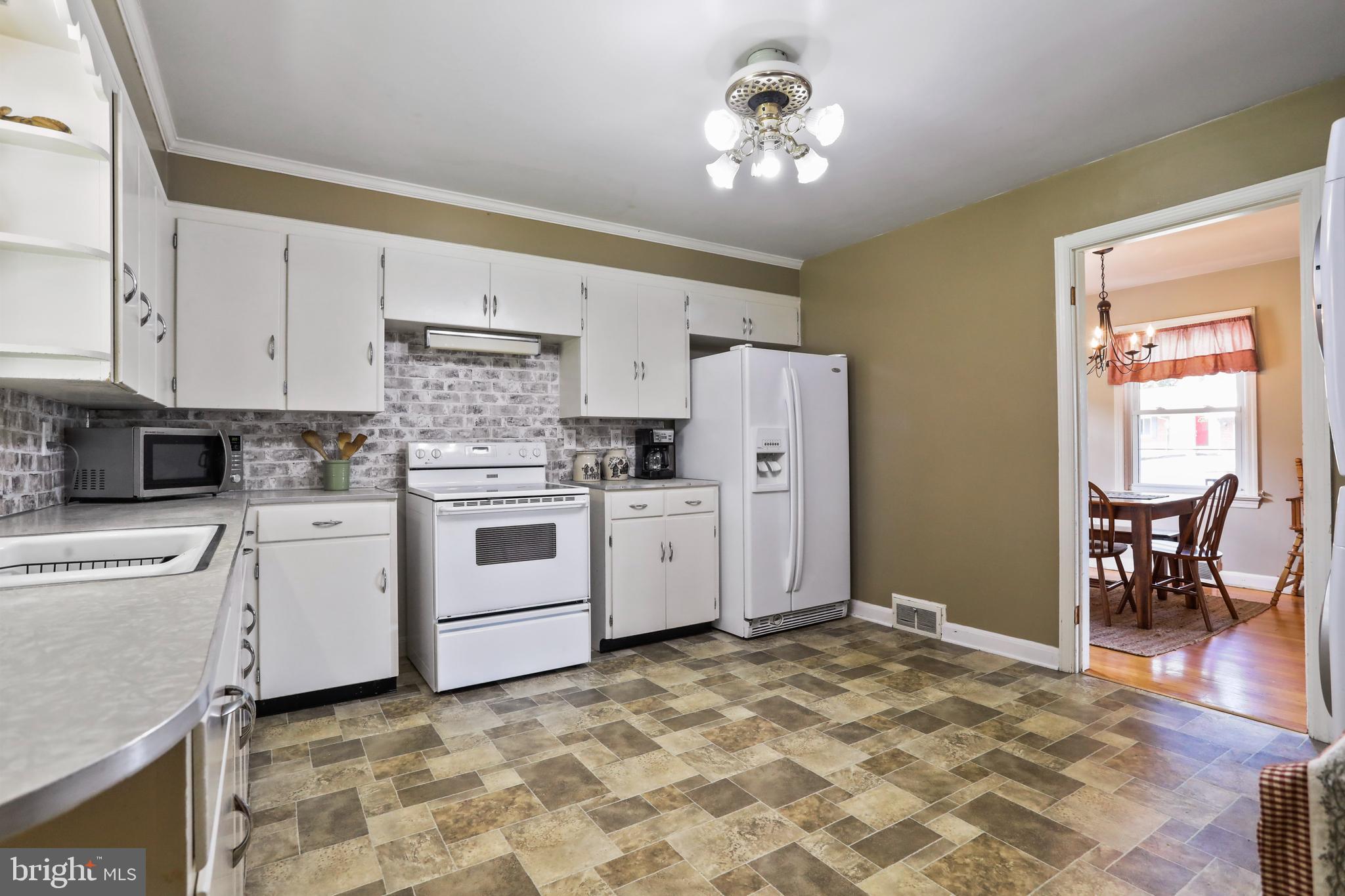 16849 Hampton Road Williamsport, MD 21795 - Photo 11 of 33 Kitchen