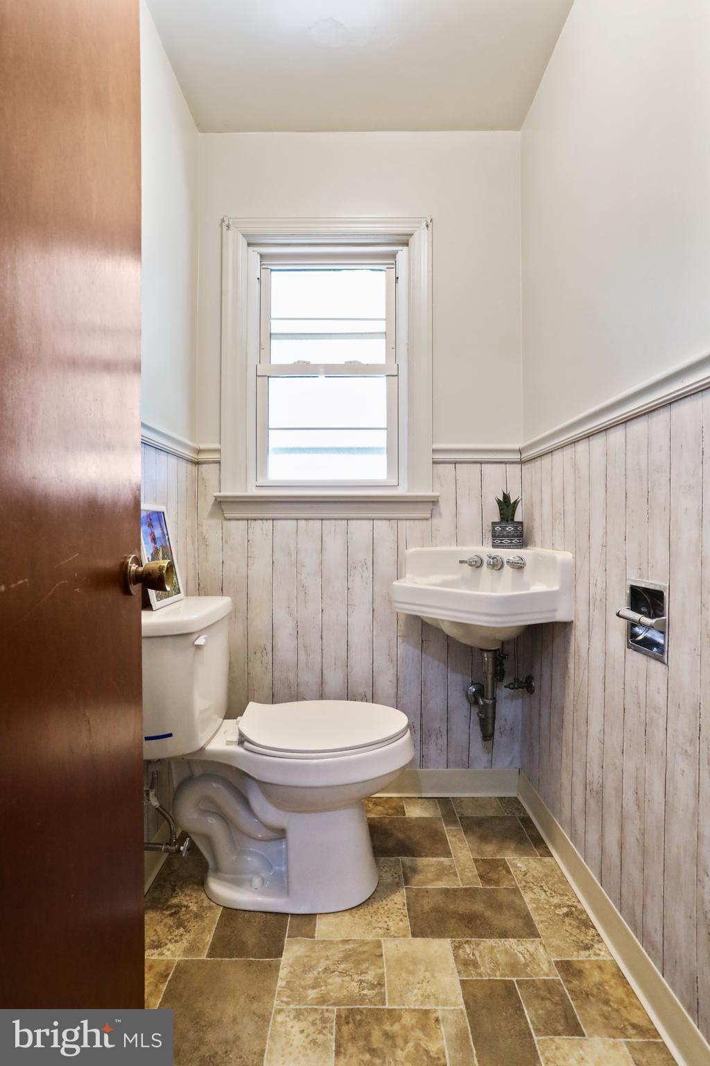 16849 Hampton Road Williamsport, MD 21795 - Photo 15 of 33 Half Bathroom