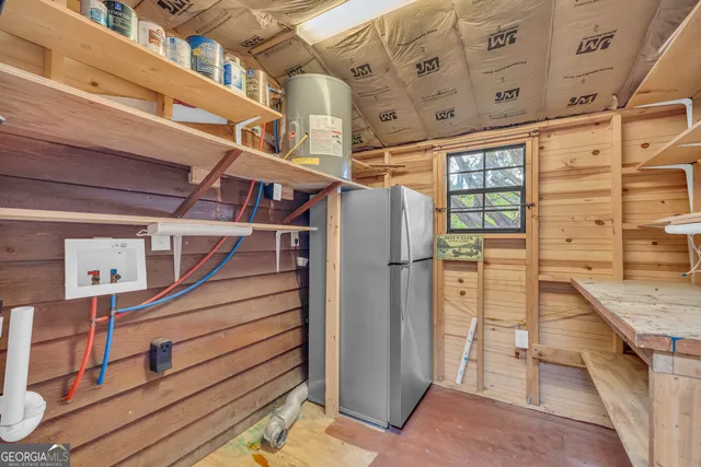 a view of entryway with a front door