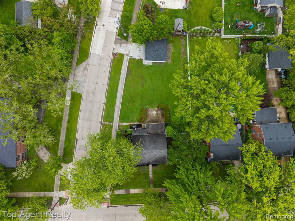 1894 Broadstone Road Grosse Pointe, MI 48236 - Photo 46 of 60