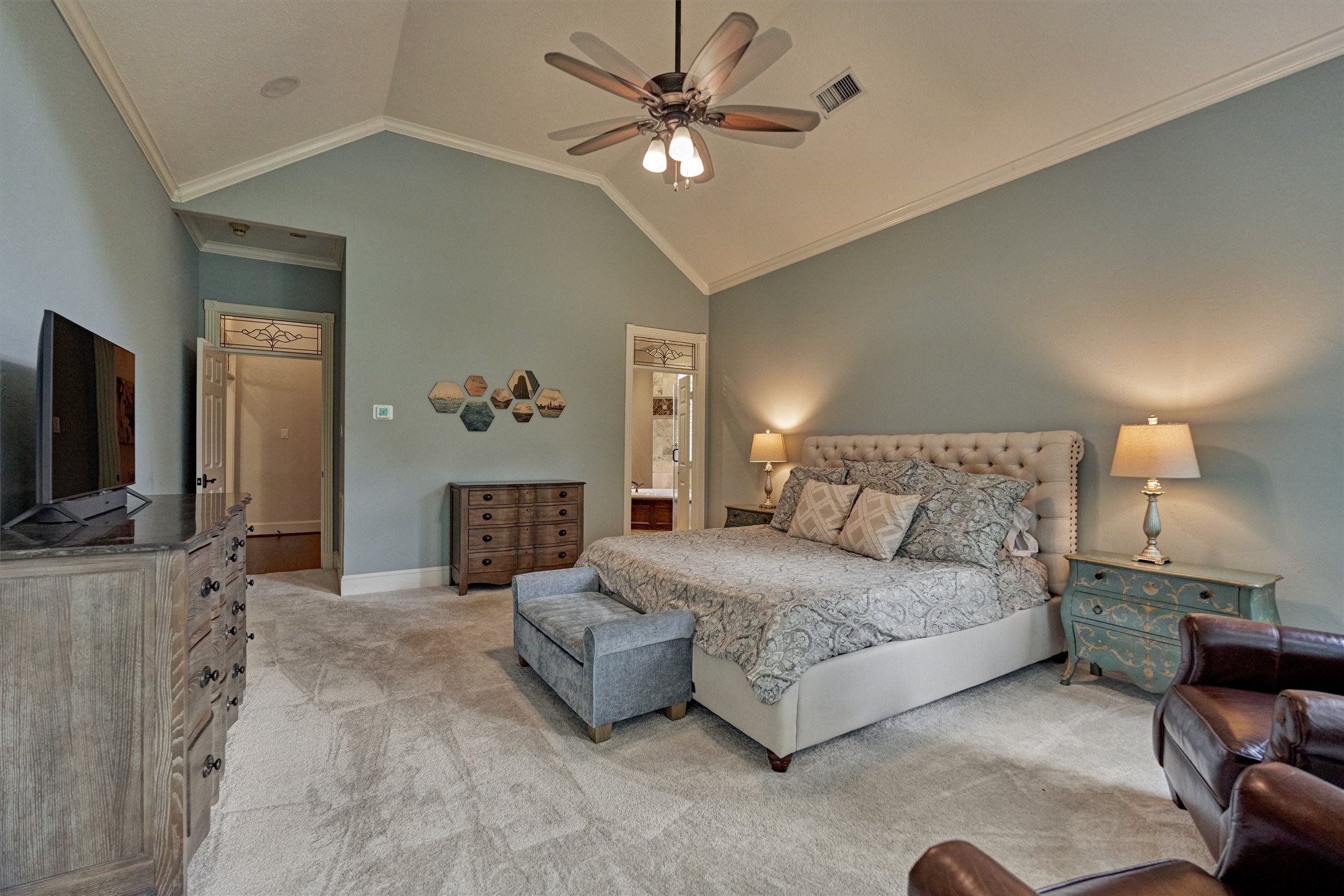 18 Treevine Court The Woodlands, TX 77381 - Photo 22 of 50 A private sanctuary with a sitting area is exceptional in design!