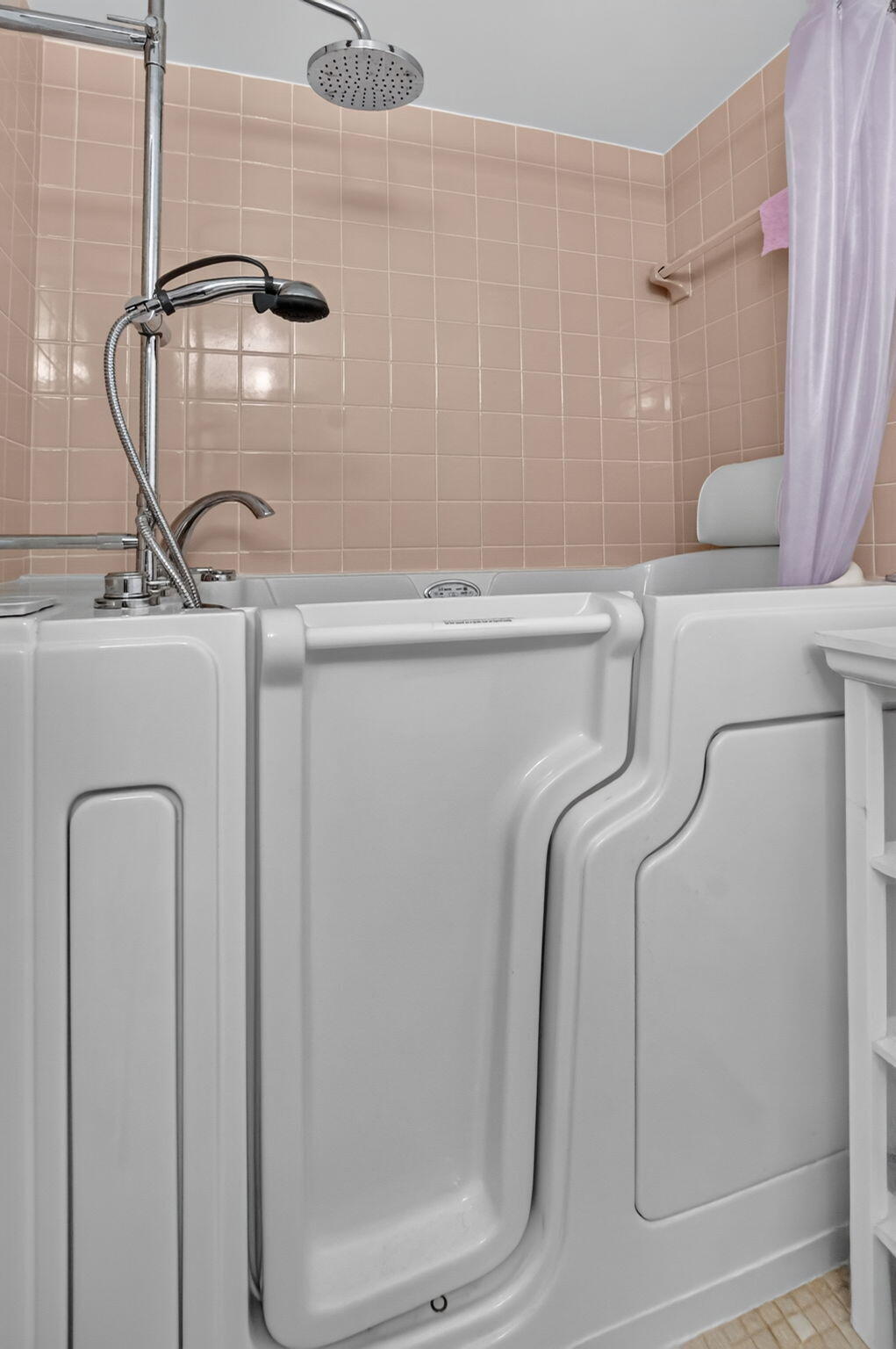6461 Northwest 2nd Avenue, Unit 515 Boca Raton, FL 33487 - Photo 25 of 51 Bathroom