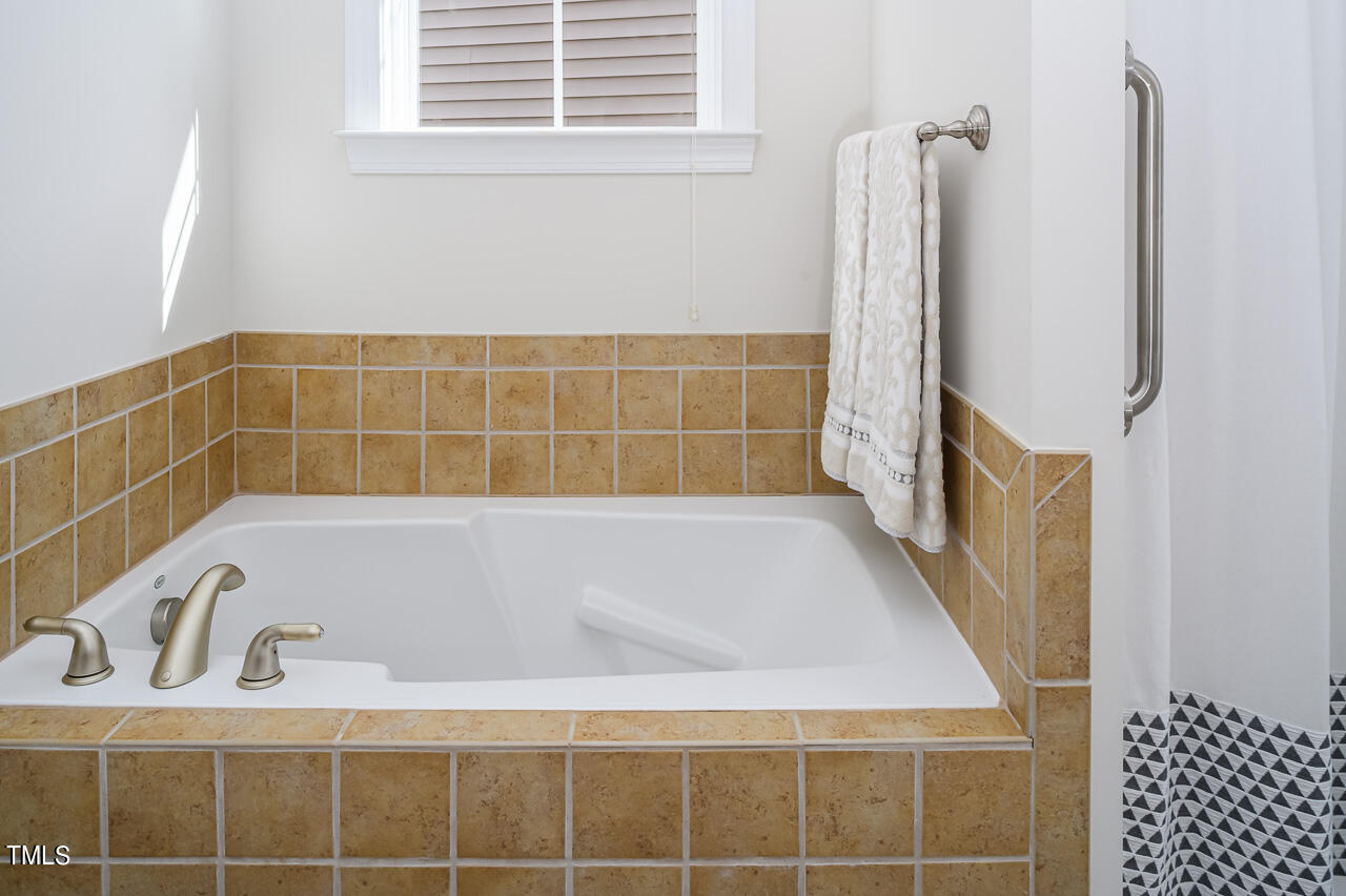 3837 Cumberland Pond Road Raleigh, NC 27606 - Photo 18 of 37 owner's suite main level bathtub