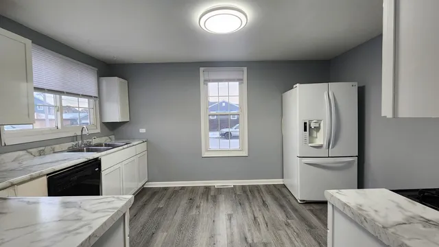 $299,999 | 1742 34th Avenue, Stone Park, IL 60165