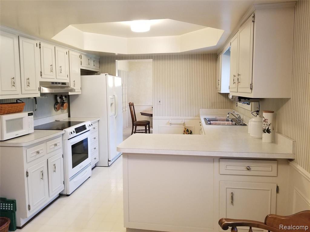 16146 Riverside Street Livonia, MI 48154 - Photo 10 of 26 Gallery Image 10