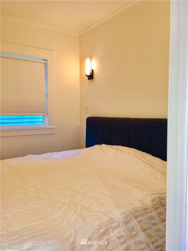 27730 Manzanita Beach Road Southwest Vashon, WA 98070 - Photo 5 of 7 Gallery Image 5