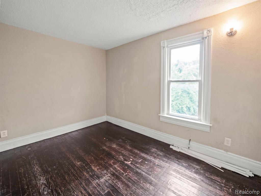 1789 Field Street Detroit, MI 48214 - Photo 32 of 49