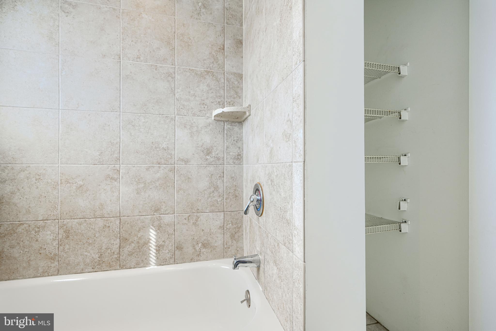30 Portship Road Baltimore, MD 21222 - Photo 21 of 33 a bathroom with a bathtub