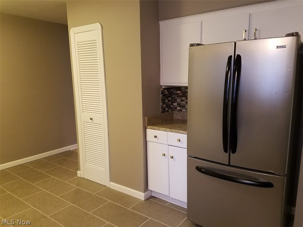 1057 Winston Road Cleveland, OH 44121 - Photo 4 of 28