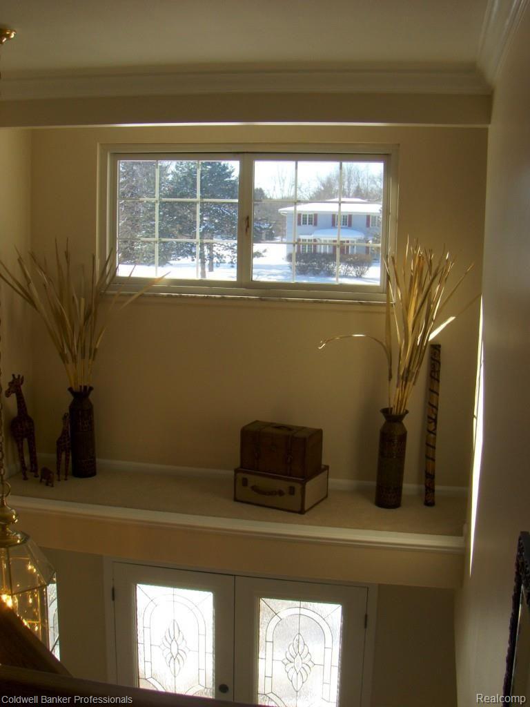 1551 Crooks Road Rochester, MI 48309 - Photo 19 of 33 Designer ledge over front door