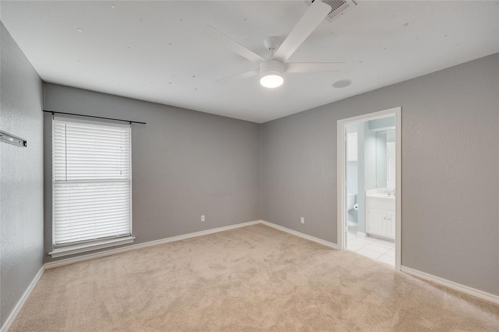 1201 Findlay Drive Arlington, TX 76012 - Photo 27 of 35 an empty room with windows and closet