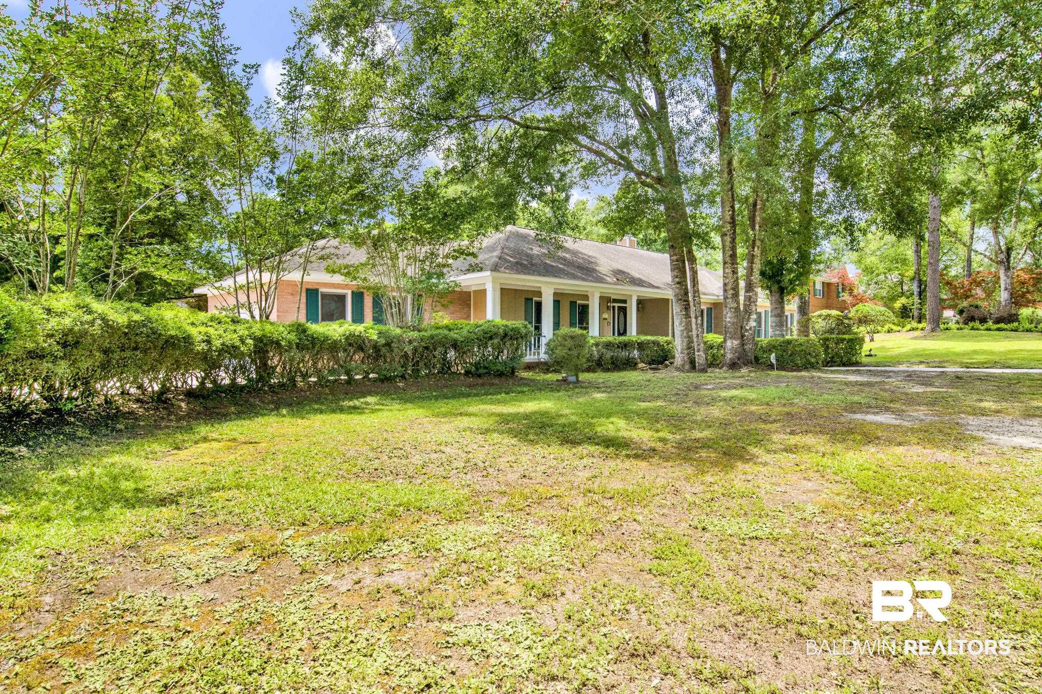 6805 Hunters Court Mobile, AL 36695 - Photo 3 of 37 View of front of property featuring a front lawn