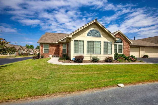 $300,000 | 1000 Silver Summit Drive Southeast, Conyers, GA 30094