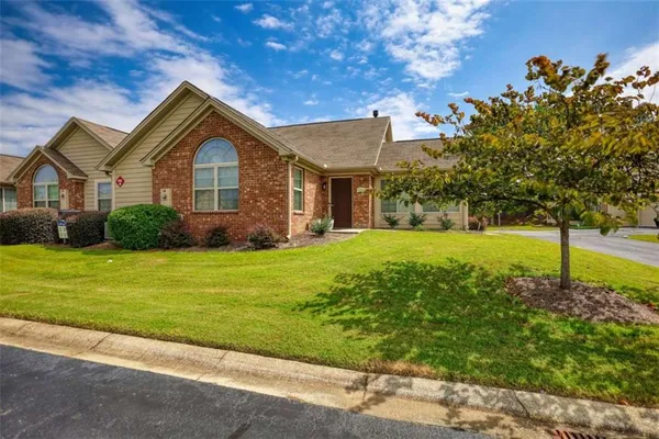 $300,000 | 1000 Silver Summit Drive Southeast, Conyers, GA 30094