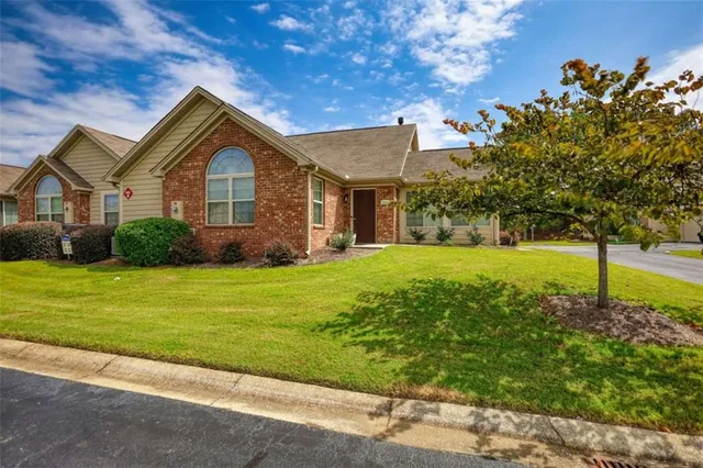 $300,000 | 1000 Silver Summit Drive Southeast, Conyers, GA 30094