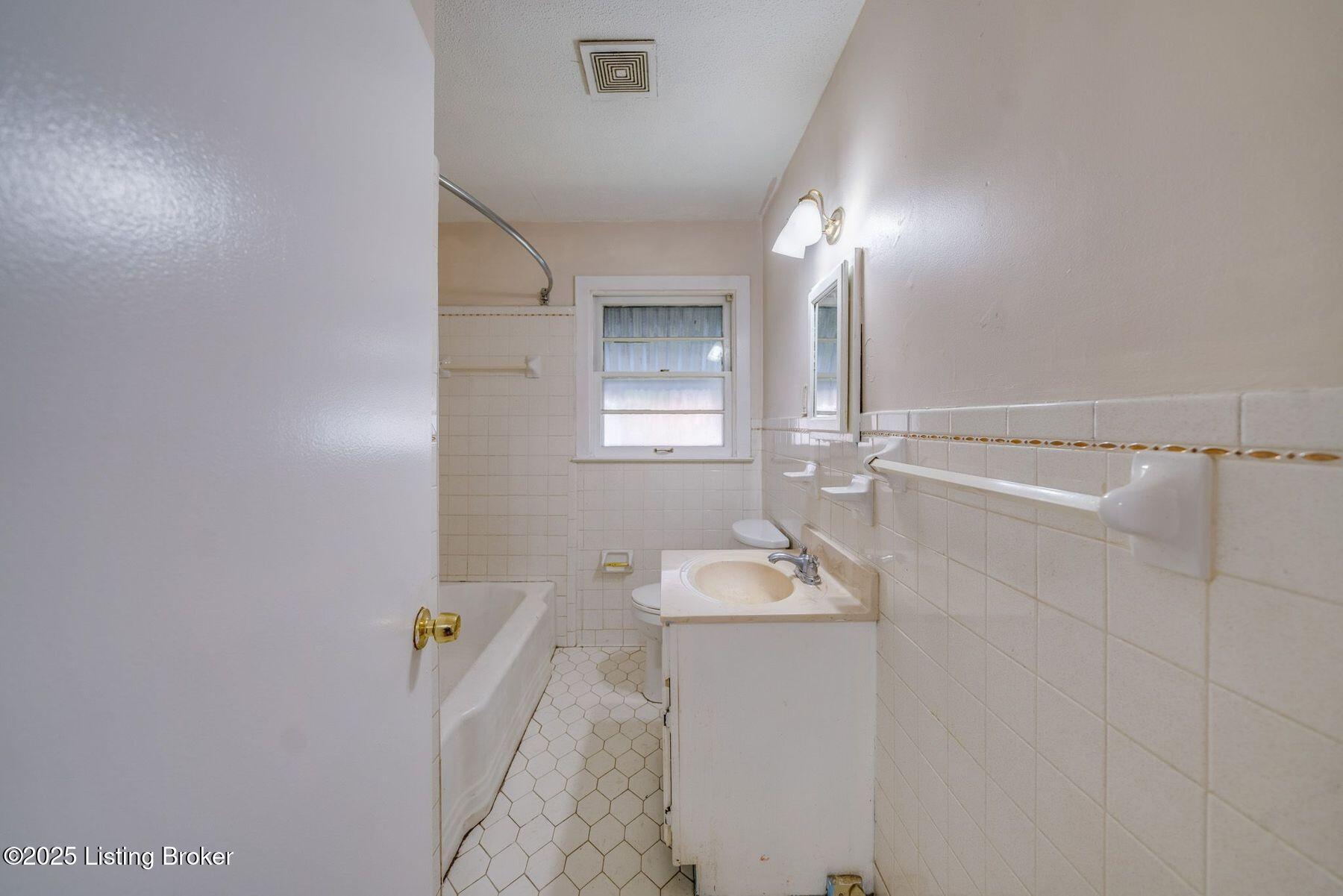 1854 Farnsley Road Louisville, KY 40216 - Photo 16 of 41 photo_online_015