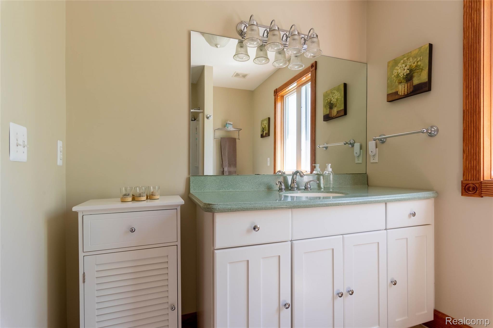 2916 Wakefield Road Berkley, MI 48072 - Photo 24 of 25 2916 Wakefield_170.jpg