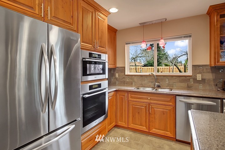 12104 Southeast 167th Street Renton, WA 98058 - Photo 5 of 15