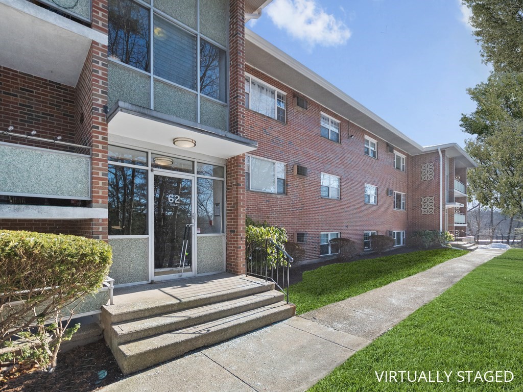 62 Jacqueline Road, Unit 4 Waltham, MA 02452 - Photo 2 of 30 Gallery Image 2