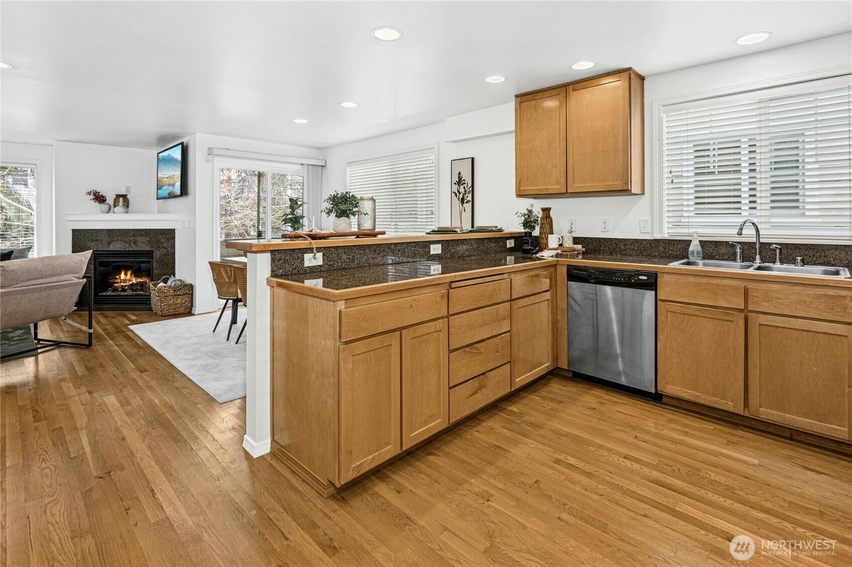 8832 Midvale Avenue North, Unit B Seattle, WA 98103 - Photo 16 of 30