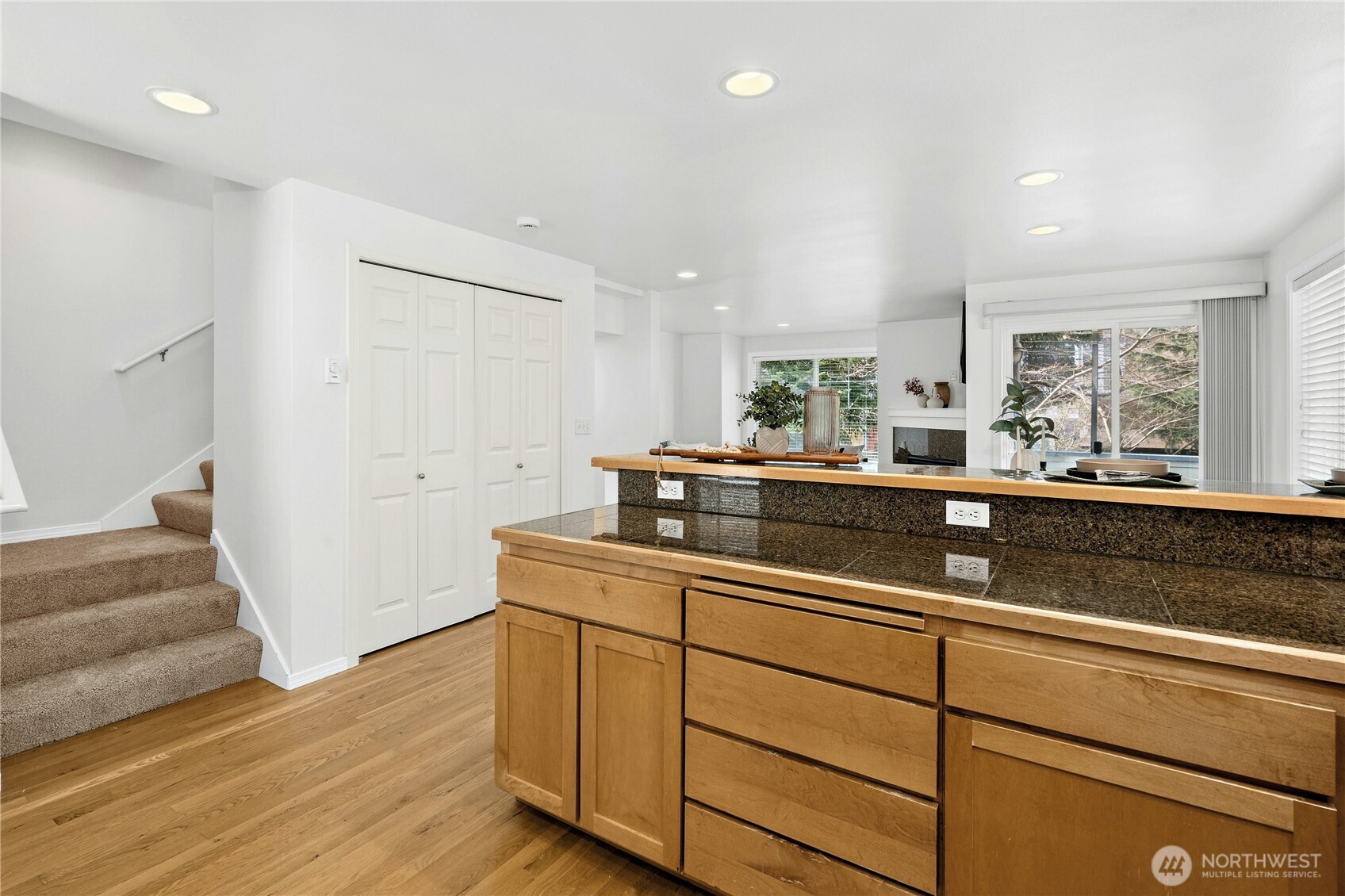 8832 Midvale Avenue North, Unit B Seattle, WA 98103 - Photo 18 of 30