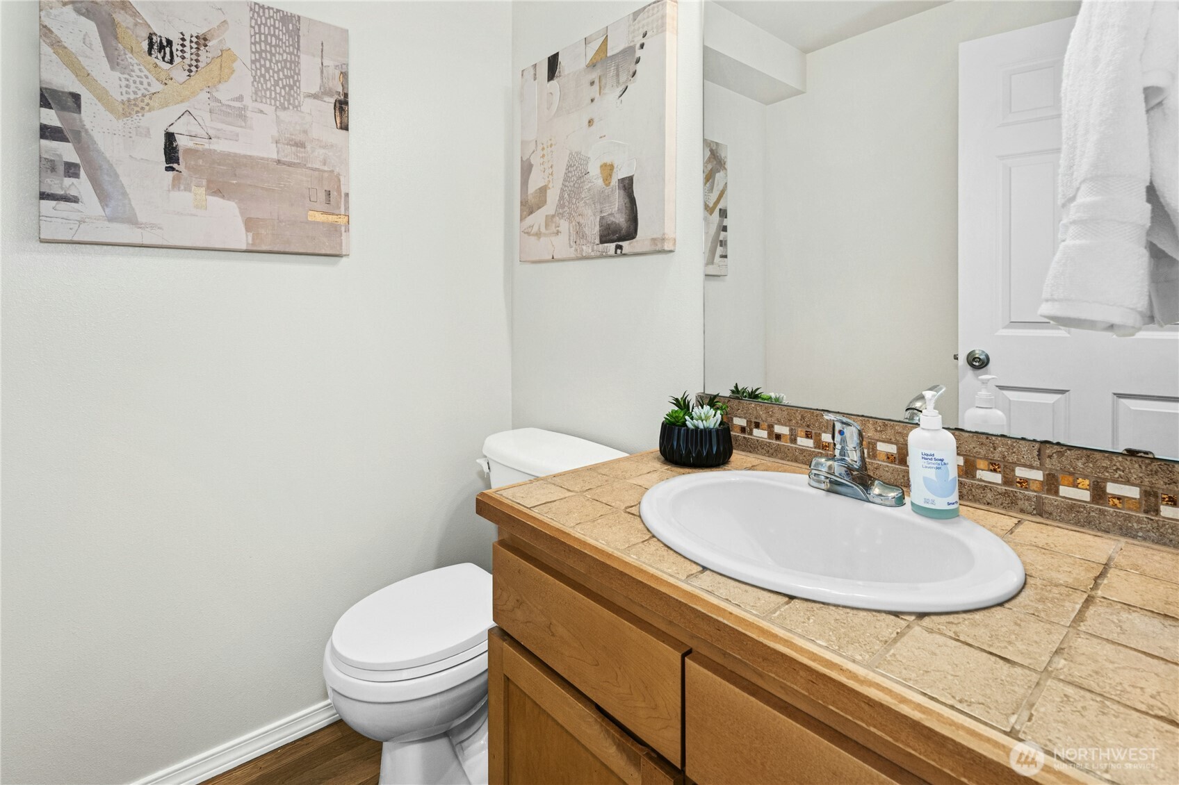 8832 Midvale Avenue North, Unit B Seattle, WA 98103 - Photo 19 of 30