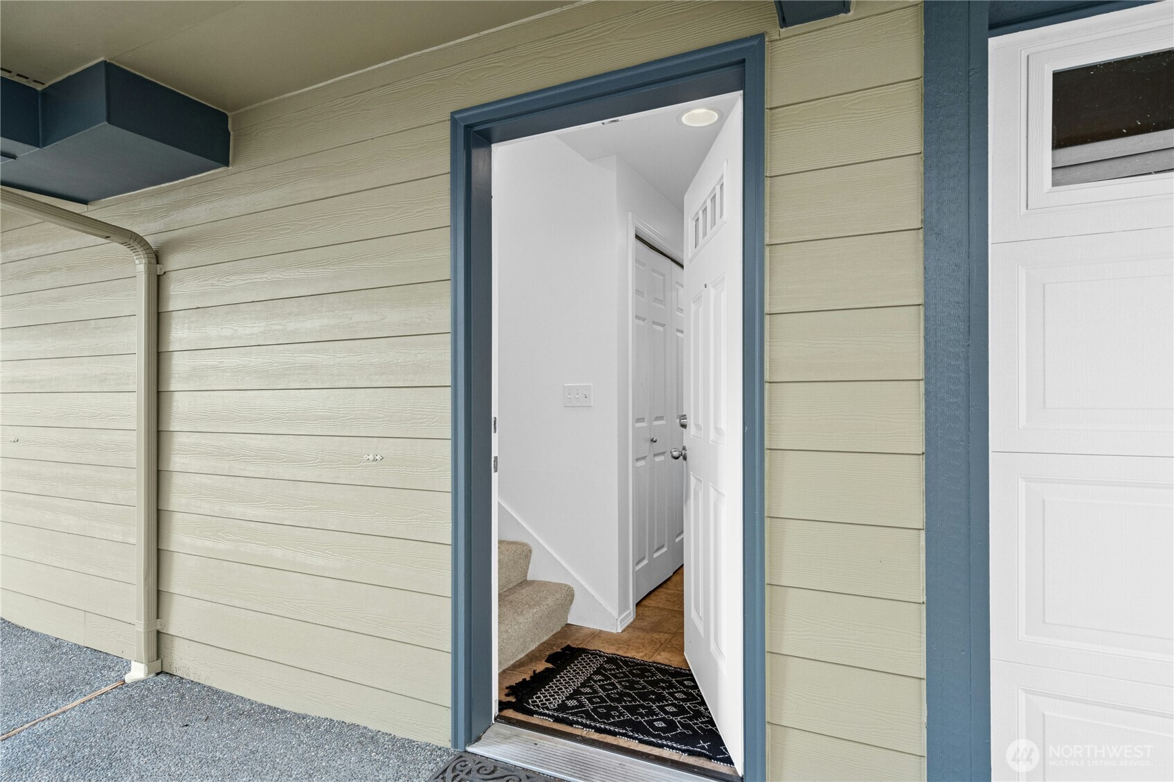 8832 Midvale Avenue North, Unit B Seattle, WA 98103 - Photo 2 of 30