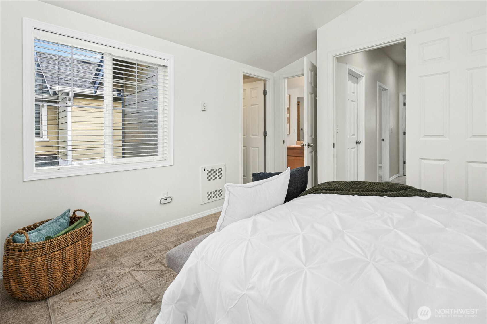 8832 Midvale Avenue North, Unit B Seattle, WA 98103 - Photo 21 of 30