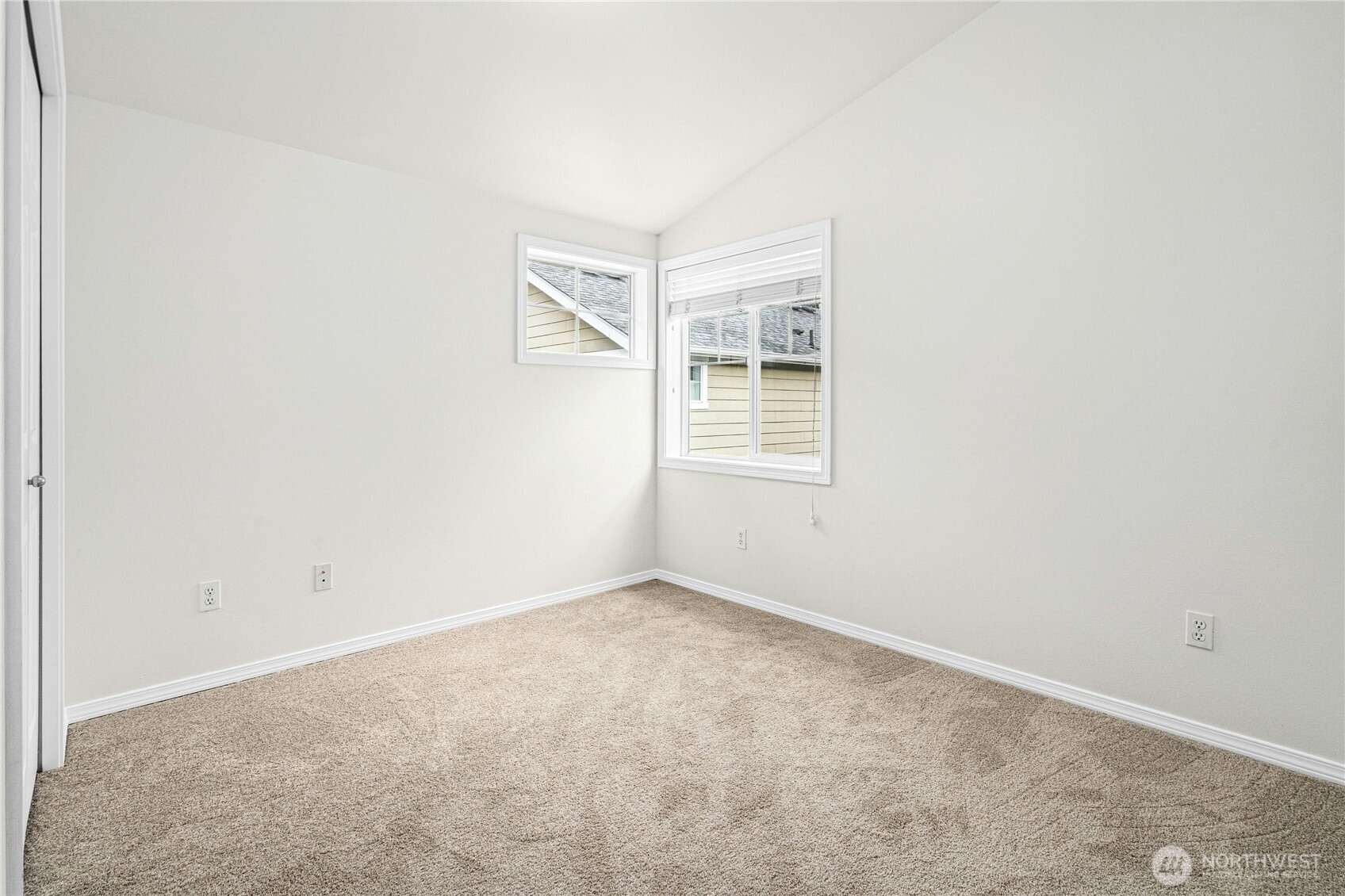 8832 Midvale Avenue North, Unit B Seattle, WA 98103 - Photo 24 of 30