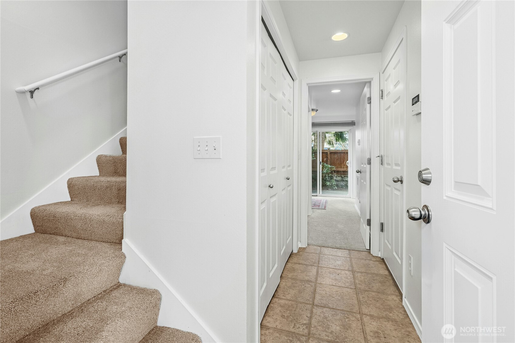 8832 Midvale Avenue North, Unit B Seattle, WA 98103 - Photo 3 of 30