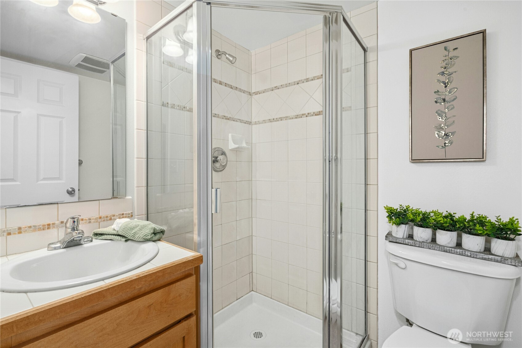 8832 Midvale Avenue North, Unit B Seattle, WA 98103 - Photo 6 of 30