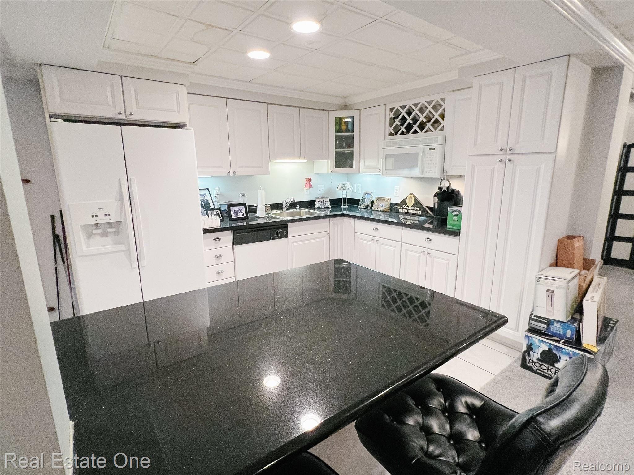 2014 Mapleridge Road Rochester, MI 48309 - Photo 43 of 53 43.jpg