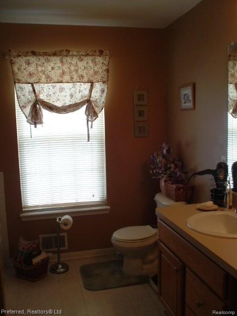 3440 Snowden Lane Howell, MI 48843 - Photo 10 of 13 Master Bath