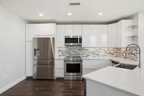 $595,000 | 500 Throckmorton Street, Unit 1605, Fort Worth, TX 76102