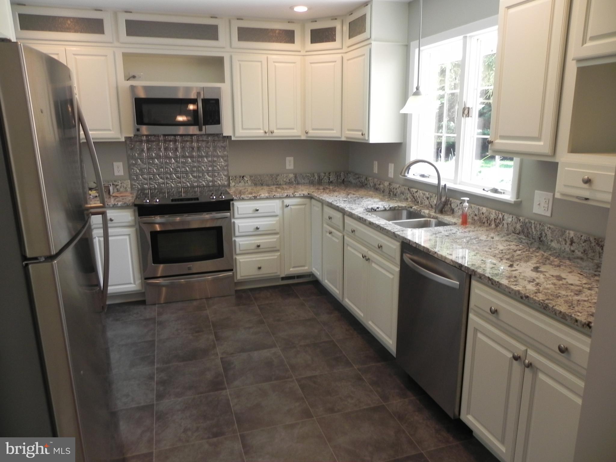 25 Minnick Road Inwood, WV 25428 - Photo 11 of 20 Kitchen