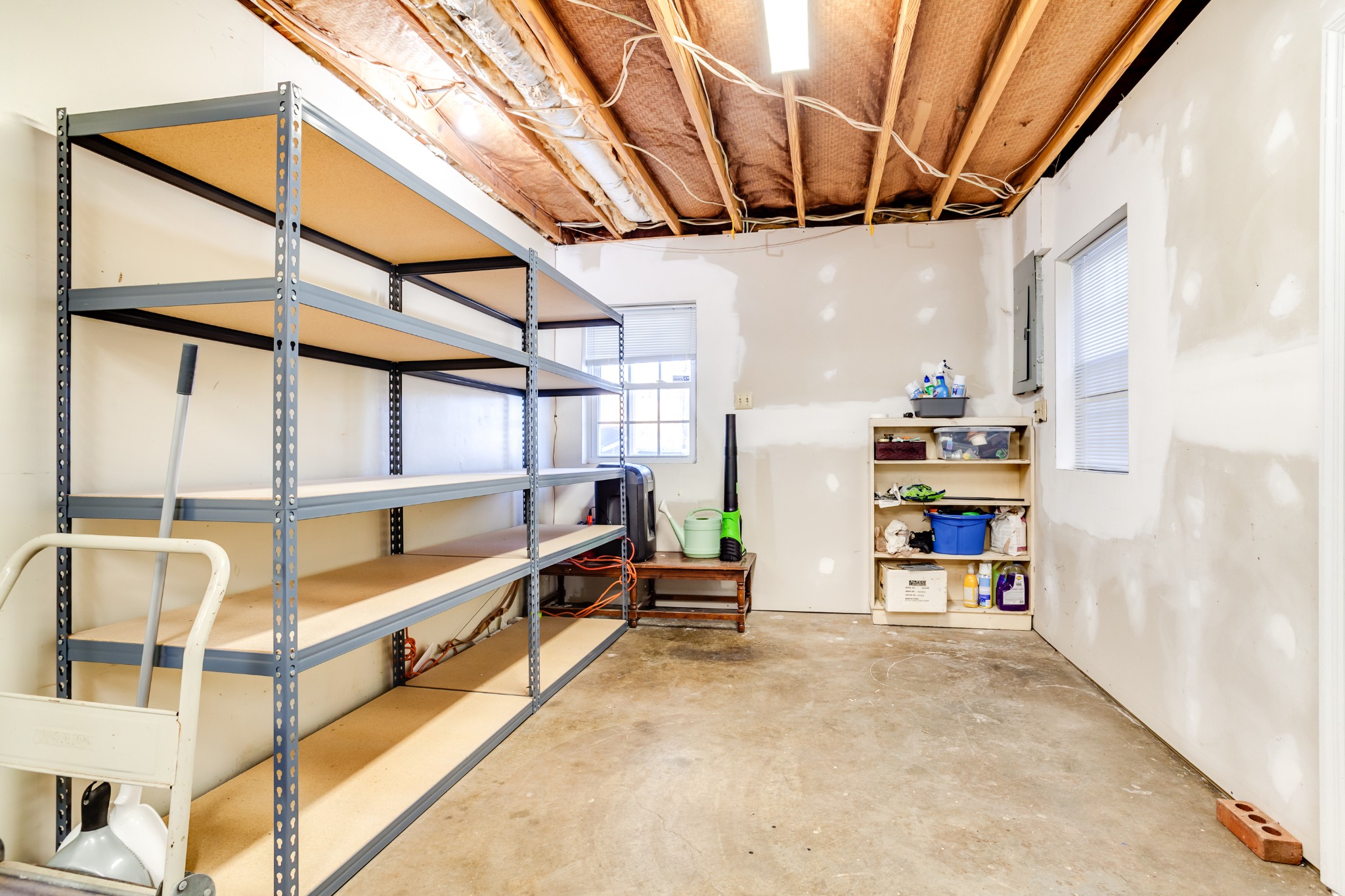 1434 Pine Springs Road Knoxville, TN 37922 - Photo 28 of 53 a room with furniture and a window