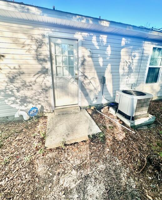 967 Tray Drive Fort Walton Beach, FL 32547 - Photo 24 of 26 a room with a floor to ceiling window and floor to ceiling window