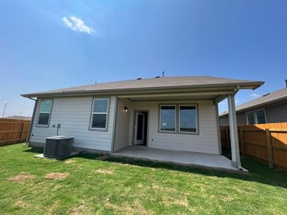 a view of a house with backyard