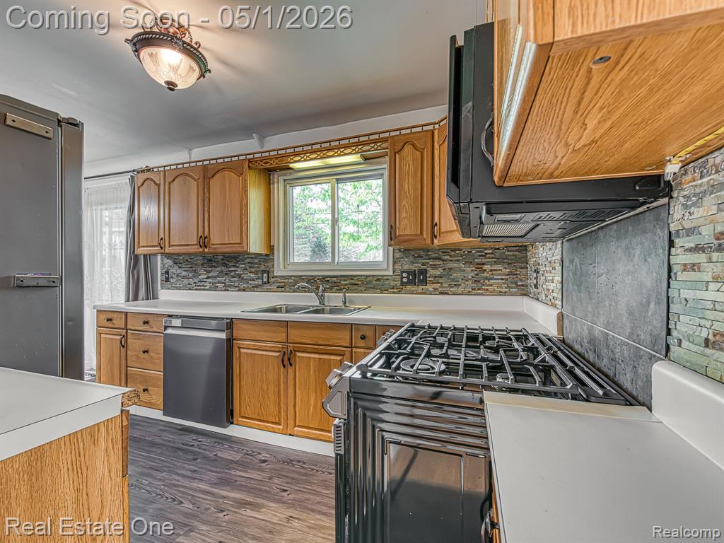 18338 Olmstead Riverview, MI 48193 - Photo 10 of 28